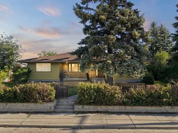 3720 S Spruce Dr SW, Calgary, AB T3C 3A7