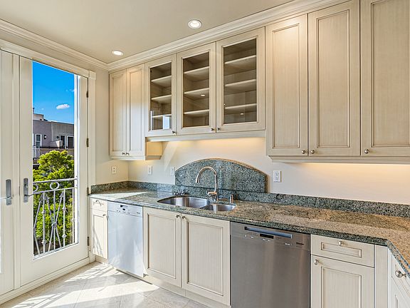 3rd image of 3439 Sacramento St APT 203
