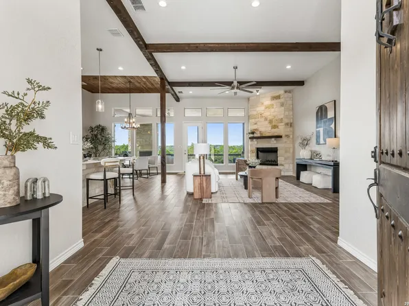 169 LONGWOOD DR, New Braunfels, TX 78132