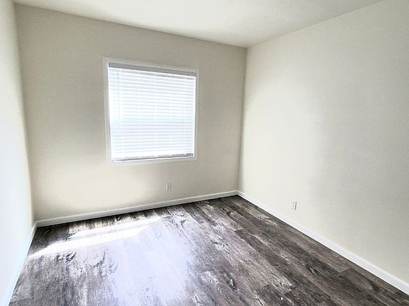 5th image of 933 N Inglewood Ave #152