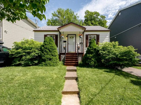 6474 Roslyn Rd, Halifax, NS B3L 2M7