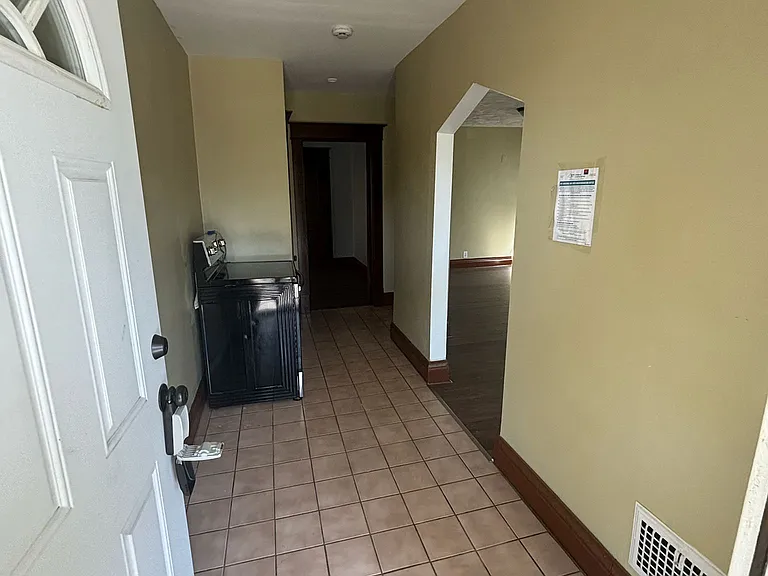 2230 Grand Ave #3 — Photo 2