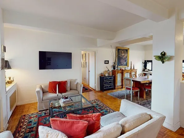 2166 Broadway image 6 of 10