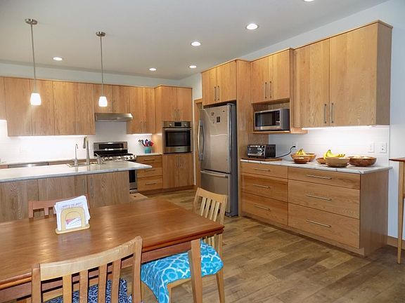 4th image of 1820 S Prairie Ave