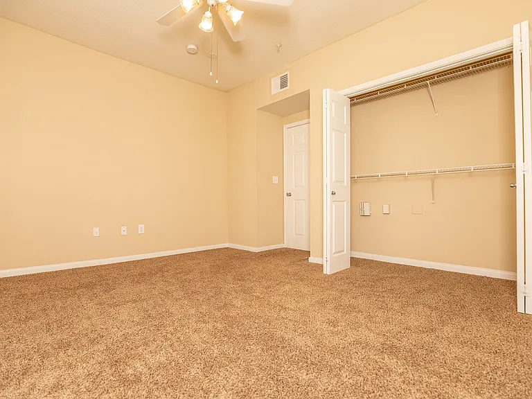 8100 Huebner Rd — Photo 15