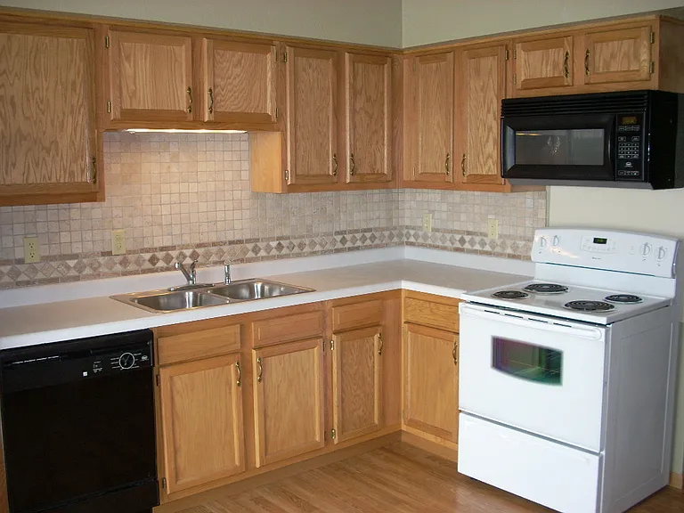 601-623 Burton Ln — Photo 3