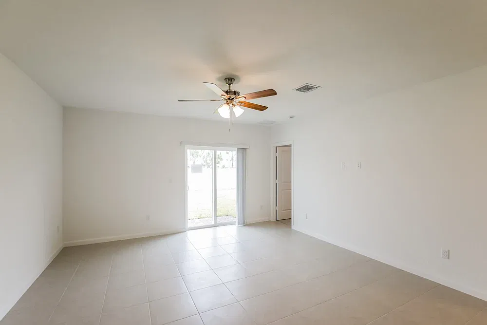 5 bed, 2326 sqft, $1,500 — Photo 2