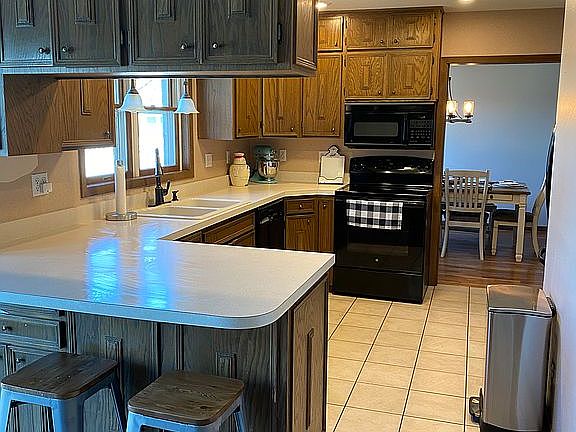 4th image of 321 Rose Ln
