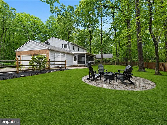 4th image of 4 Canterbury Ln