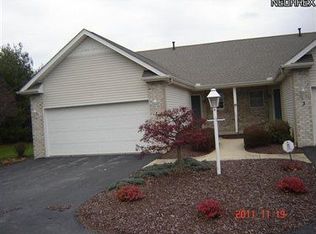 1 Timber Lake Dr, Hubbard, OH 44425