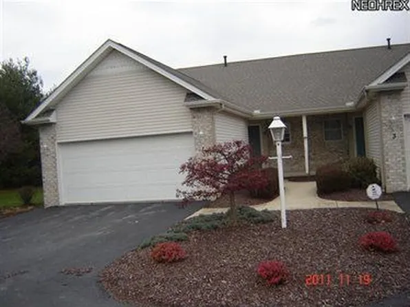 1 Timber Lake Dr, Hubbard, OH 44425