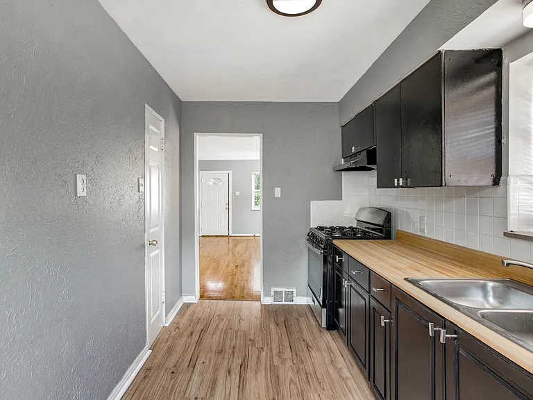 1304 Grant Dr — Photo 18