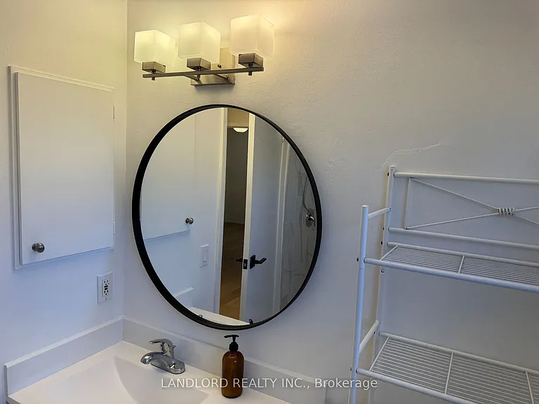 19 Vanessa Rd — Photo 22