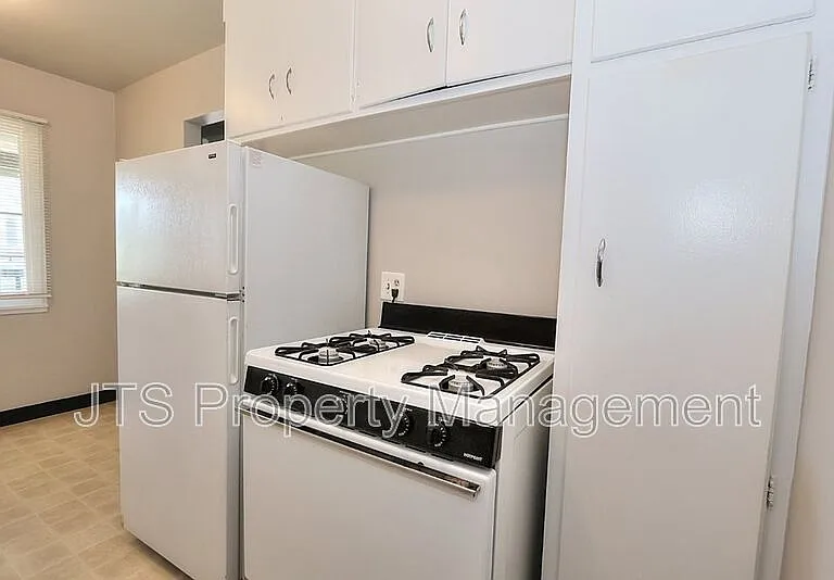 4439 V St #5 — Photo 5