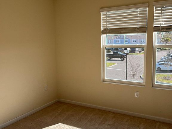 4th image of 660 YELLOW OAKS Lane