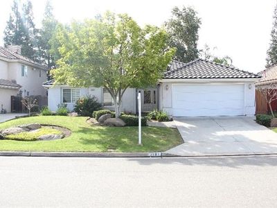 1181 E Woodhaven Ln, Fresno, CA, 93720