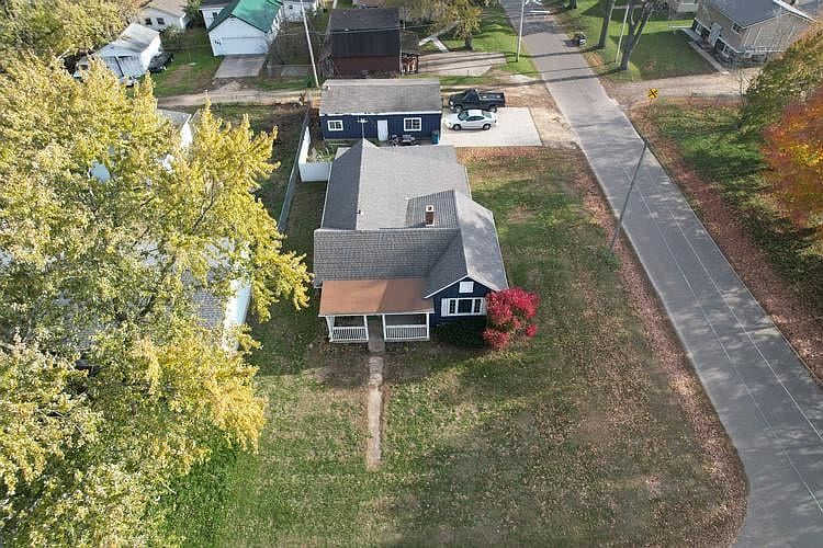 621 6th St, Camanche, IA 52730 Zillow