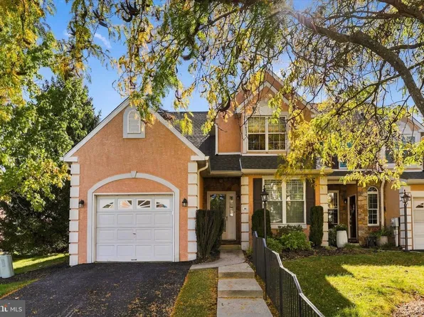 44 Wheatsheaf Ln, Norristown, PA 19403