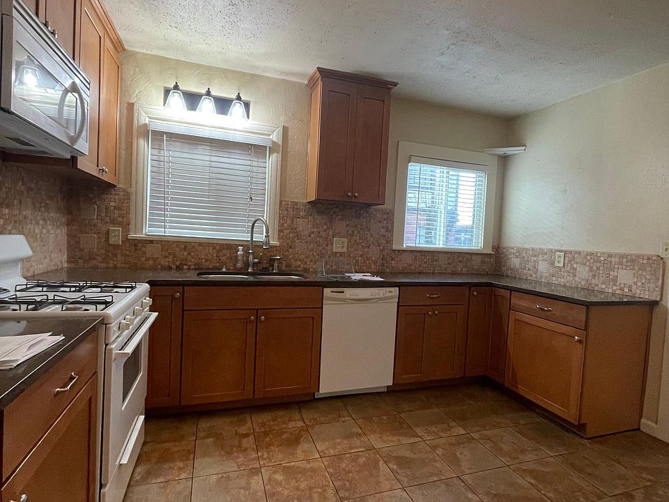 2nd image of 2810 N Center St