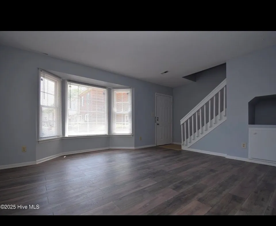 110 Concord Dr — Photo 2