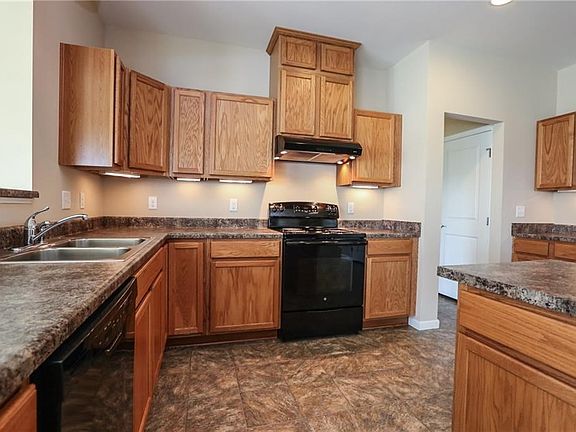 Kitchen (view 2-of-4).