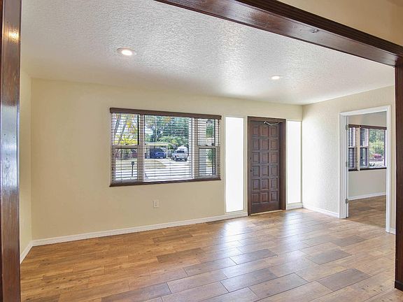 4th image of 2707 Sydelle St