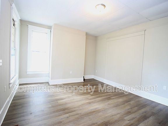 2nd image of 524 Fulton Ave SW