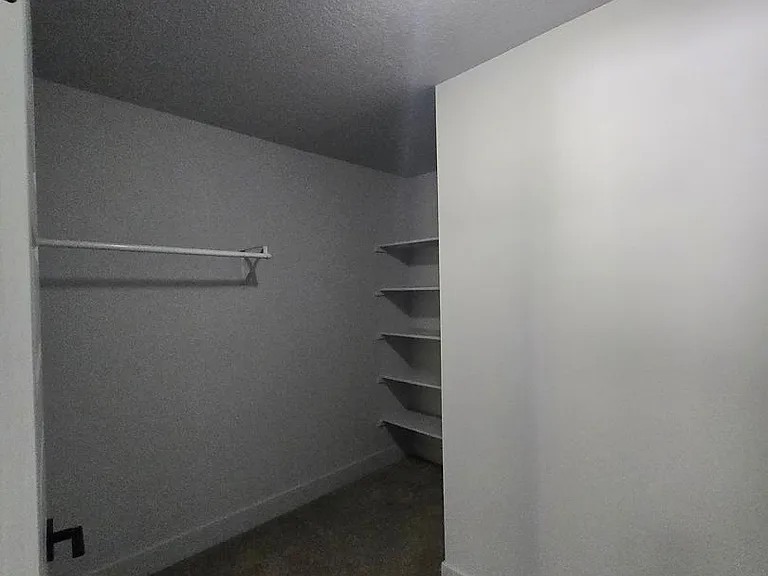 213 Oak St — Photo 22