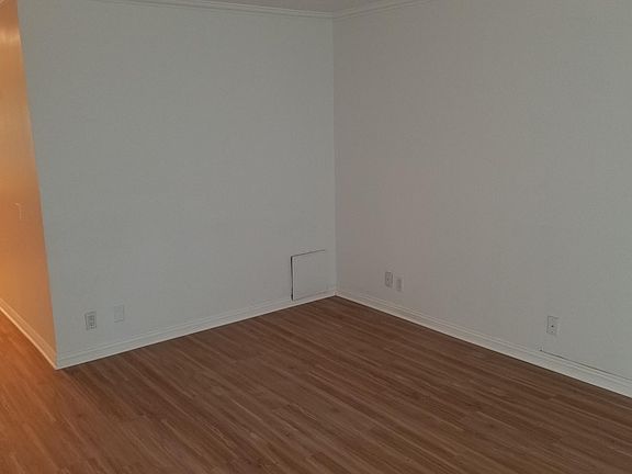 4th image of 5303 Balboa Blvd #H 12
