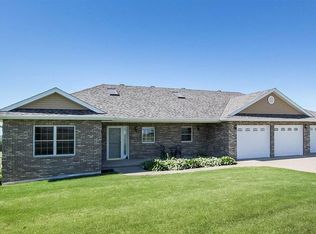 1084 Windmill View Ct, Riverside, IA 52327
