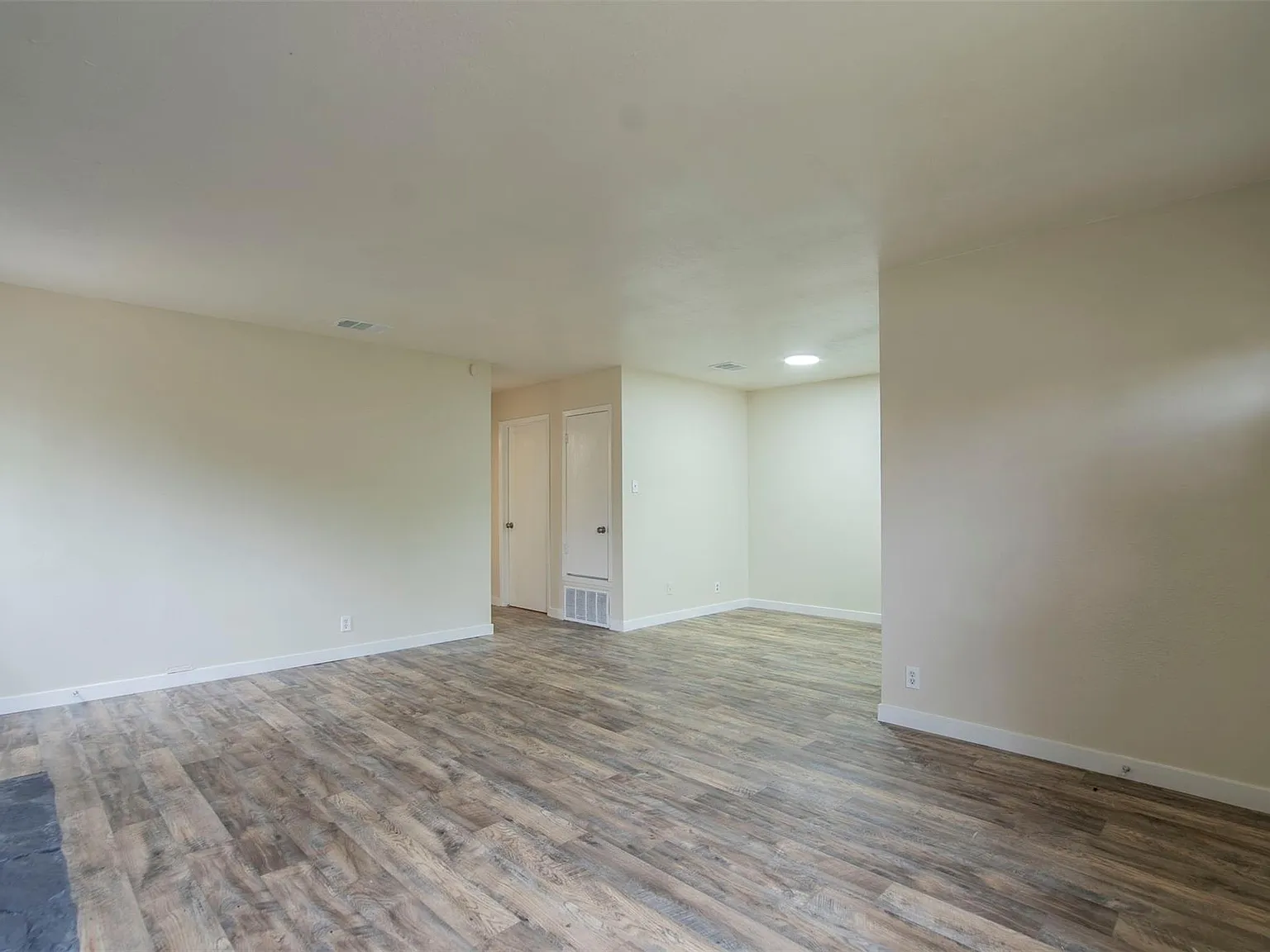 2 bed, 2.0 bath, 1664 sqft, $1,300 — Photo 2