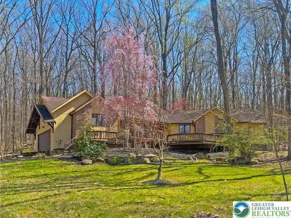 2330 Wood Ln, Allentown, PA 18103