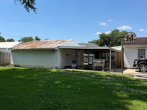 4th image of 906 Jackson St