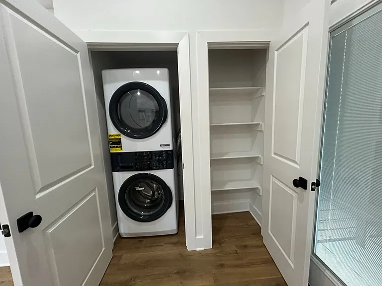 Luxury One Bedroom Townhome Available Now! - In The Heart Of Fayetteville — Photo 16