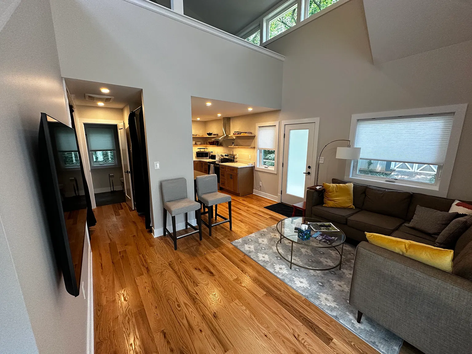 1 bed, 702 sqft, $2,000 — Photo 2