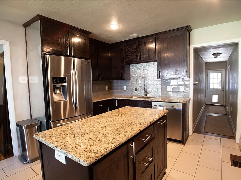1217 Danville Dr — Photo 3