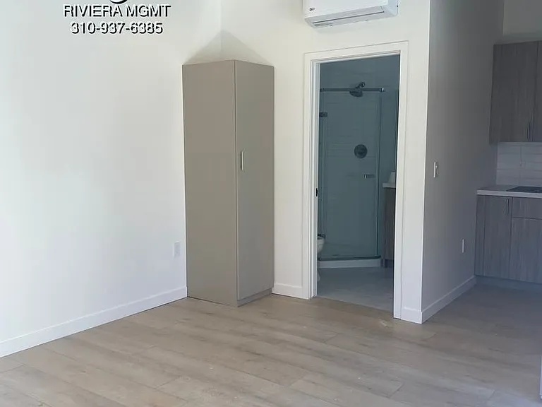 10516 Santa Monica Blvd — Photo 6