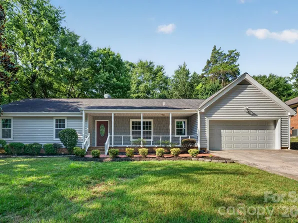 3909 Carmel Forest Dr, Charlotte, NC 28226