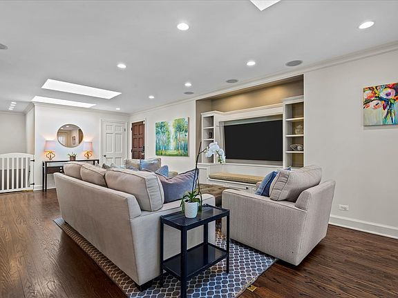 4th image of 2018 Beechwood Ave
