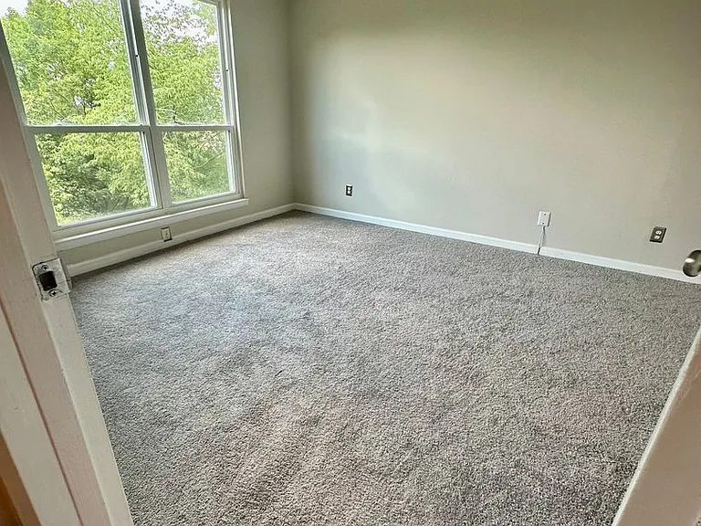2455 Arlington Cres #1A — Photo 10