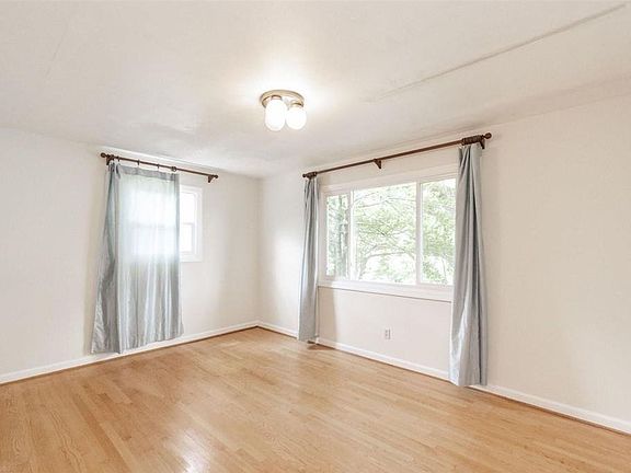 5th image of 601 Broce Dr