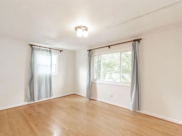 601 Broce Dr — Photo 10