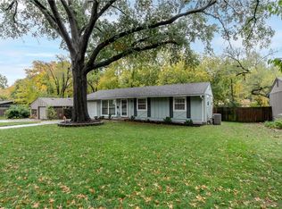 7705 Colonial Dr, Prairie Village, KS 66208