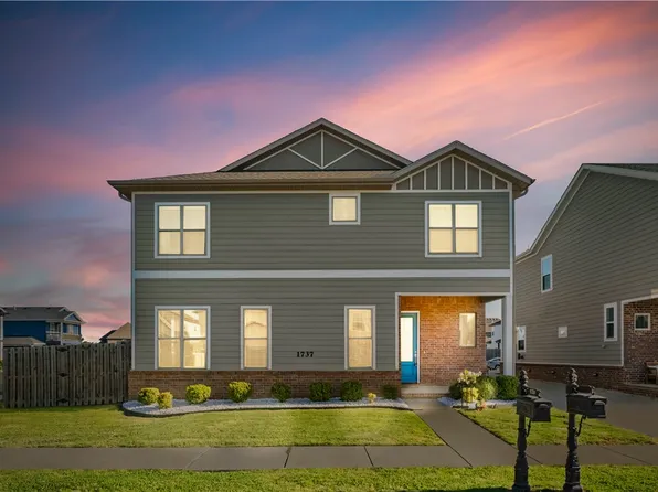 1737 W Broadway Pl, Rogers, AR 72758