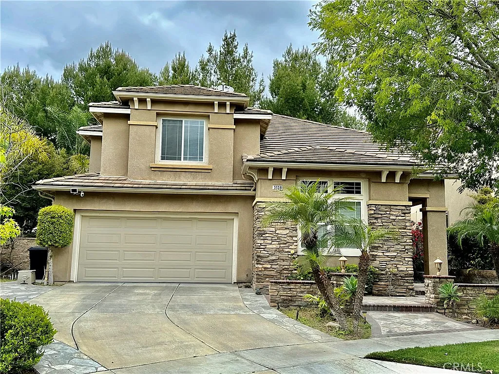 5 bed, 2628 sqft, $5,300 — Photo 1