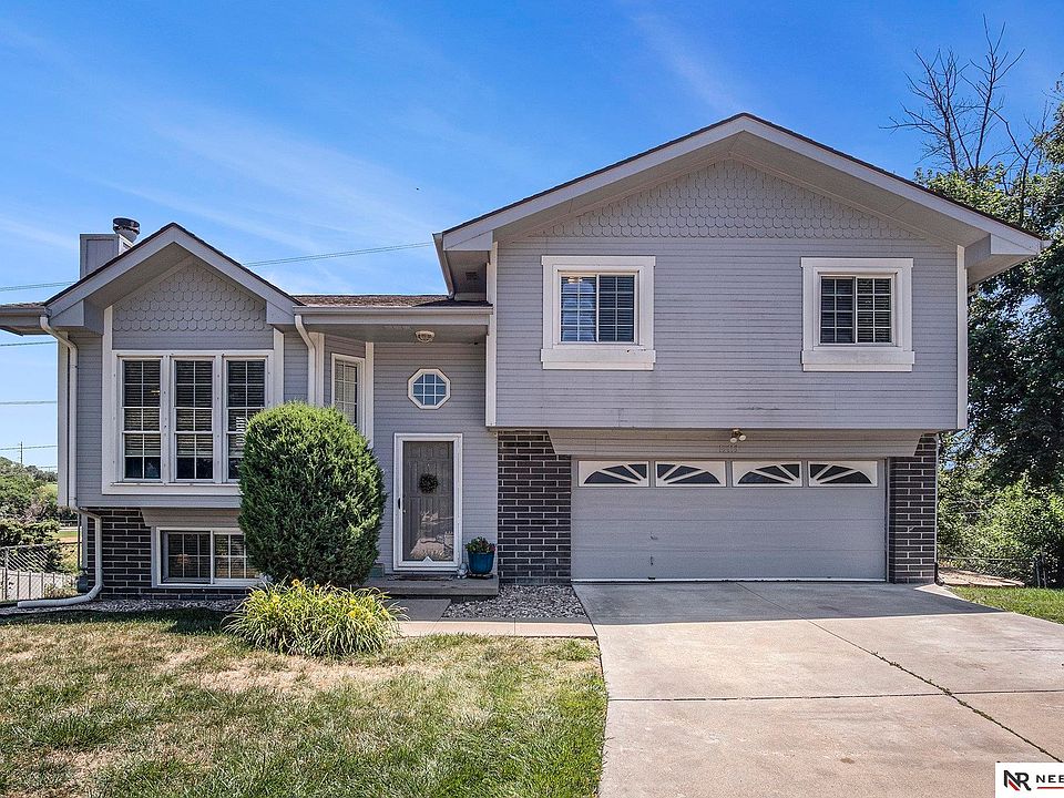 1st image of 15113 Robin Cir
