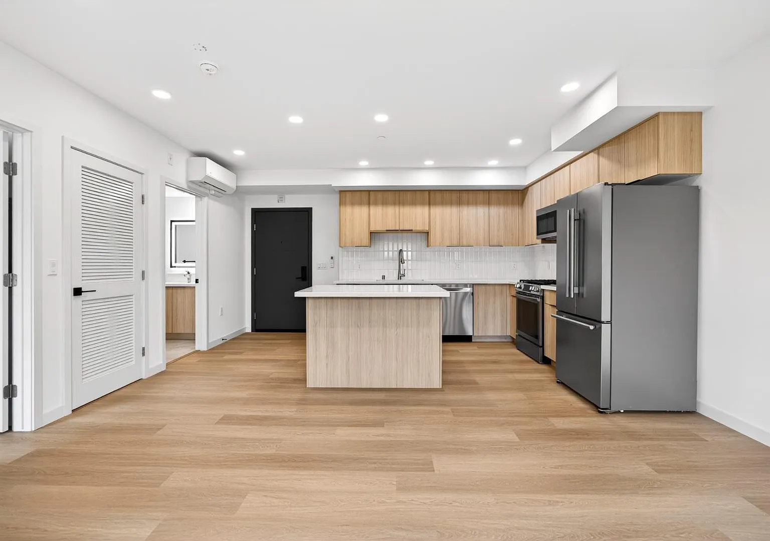 6115 Romaine St - 203 — Photo 1