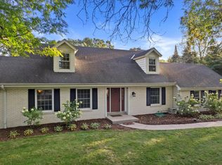 706 S Waterville Lake Rd, Oconomowoc, WI 53066