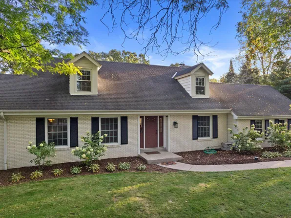 706 South Waterville Lake ROAD, Oconomowoc, WI 53066