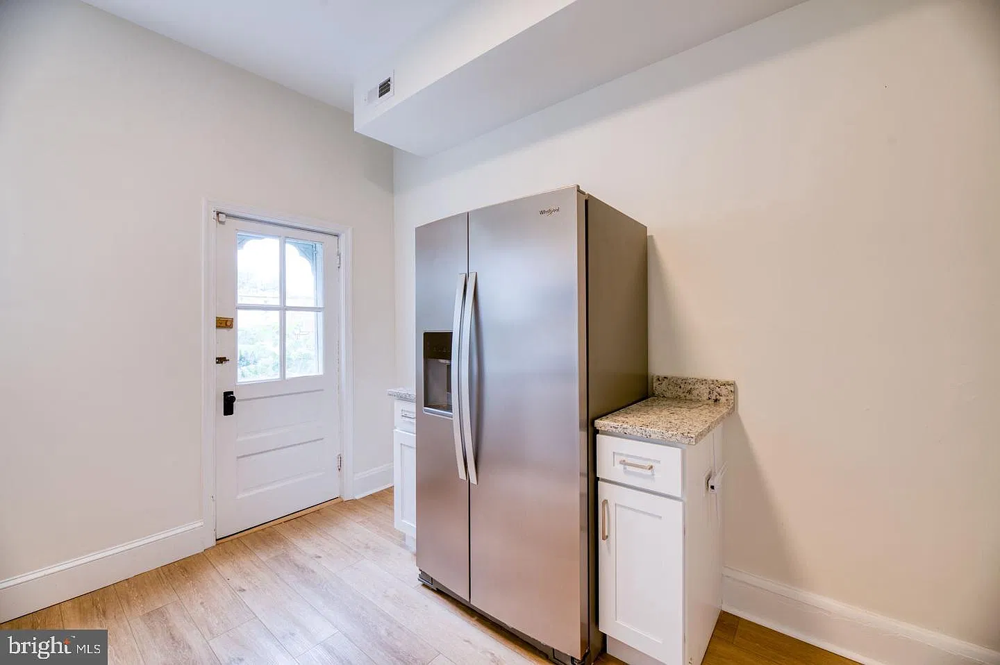 3 bed, 2.0 bath, 1328 sqft, $1,800 — Photo 4